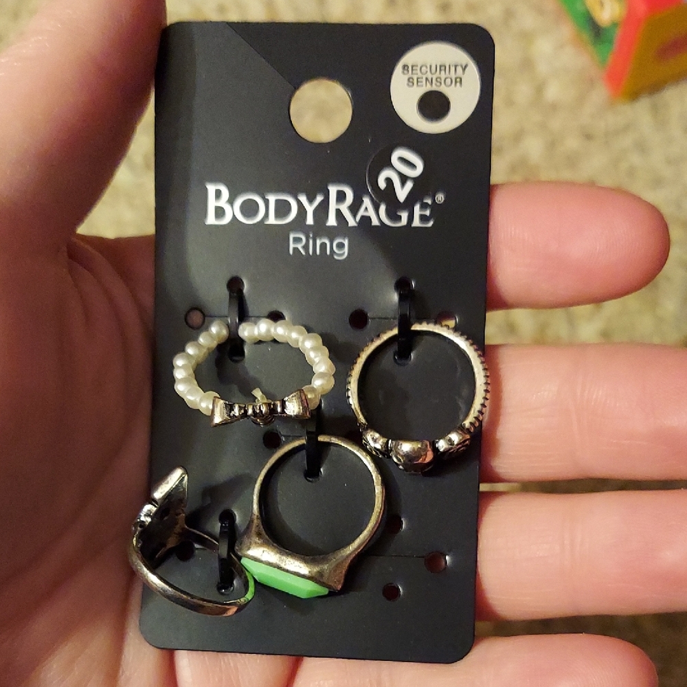 Body Rage Ring Set - Silver and Green